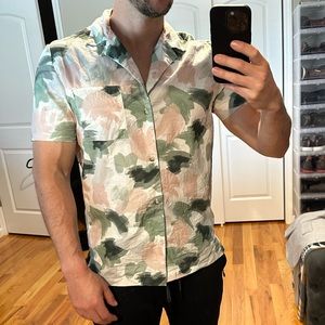 Topman short sleeve button up. Size small. Only worn once. Great condition.